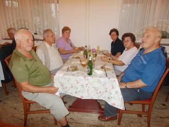  DRUŠTVO UPOKOJENCEV ŠMARTNO VABI NA KOLINE V GOSTILNO PRI ROZI