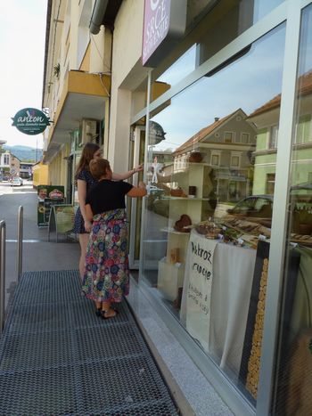 Prodajna razstava: Ambrož kreacije