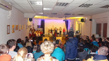 BOŽIČNI PLESNI NASTOP V AIA – MLADINSKEM CENTRU BOŽIČNI PLESNI NASTOP V AIA – MLADINSKEM CENTRU