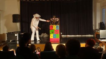 Mehurčki - predstava in ustvarjalna delavnica