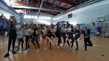 Zaključek plesne sezone plesalk društva AIA z rekordnim številom medalj Zaključek plesne sezone plesalk društva AIA z rekordnim številom medalj