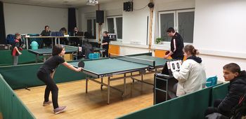 Namiznoteniški turnir v AIA mladinskem centru Mengeš Namiznoteniški turnir v AIA mladinskem centru Mengeš