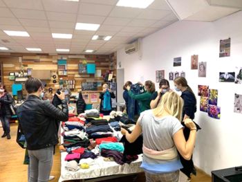 Okolju prijazno ''nakupovanje'' oblačil v Mladincu