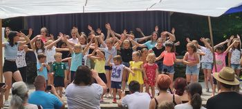 Plesna predstava Vrvež v glavi