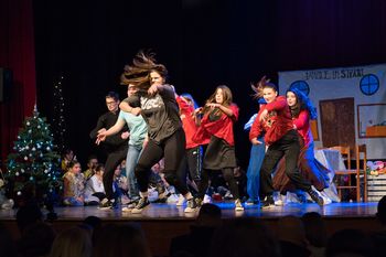 Uspehi Moveo plesalcev in čarobna predstava Uspehi Moveo plesalcev in čarobna predstava