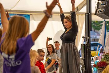 BREZPLAČNE PREDSTAVITVENE DELAVNICE MODERNEGA PLESA za 7 do 12 let stare