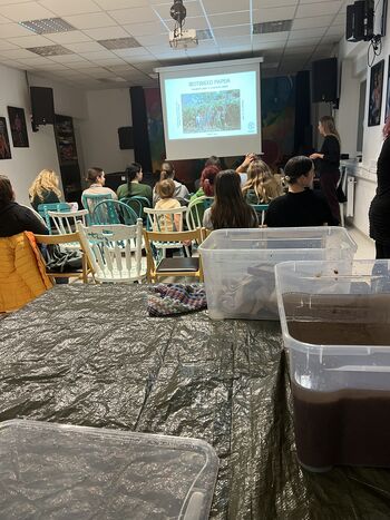 DELAVNICA IZDELOVANJA PAPIRJA IZ INVAZIVK DELAVNICA IZDELOVANJA PAPIRJA IZ INVAZIVK