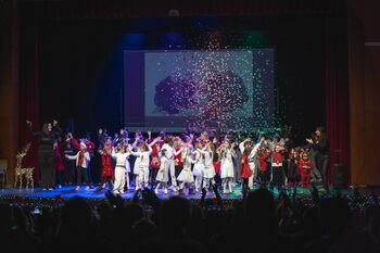 Čarobni vstop v praznike s plesno predstavo Jelenček Niko