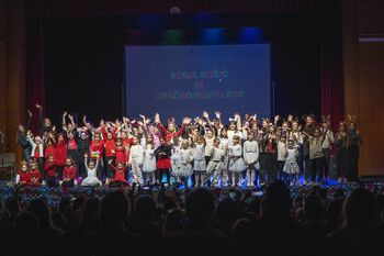 Čarobni vstop v praznike s plesno predstavo Jelenček Niko