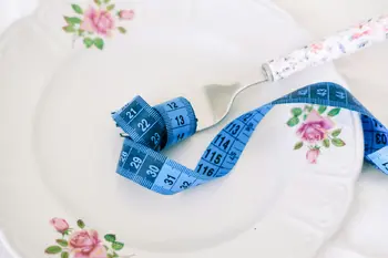 Motnje hranjenja – kaj so, kako jih prepoznamo in kje poiskati pomoč