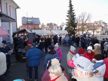 PRAZNIČNA TRŽNICA V MENGŠU