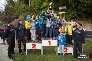 Mengeški skakalci pred Zavčevimi očmi do moštvene lovorike