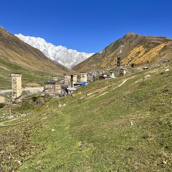 Potopisno predavanje: Gruzija skozi oči geologa: kamnine, vulkani, gejzirji … ob okusih hačapurija (52. MINFOS 2026)