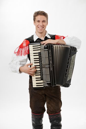 ANSAMBEL SAŠA AVSENIKA, glasbeni večer 10.4.2019