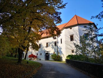 Zgodba o Mengšu na domoznanskem portalu Kamra  