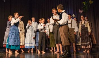 Tri generacije mengeških folklornikov znova uvrščene na regijsko srečanje