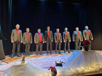 Koncert Trebanjskega okteta S slovensko pesmijo v praznične dni Koncert Trebanjskega okteta S slovensko pesmijo v praznične dni