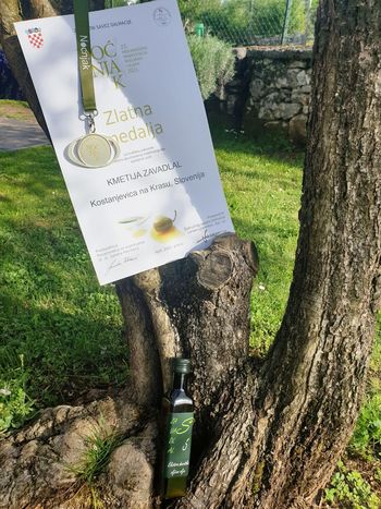 Zlata medalja za olje s Kmetije Zavadlal