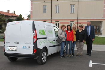 Električno vozilo za pomoč na domu