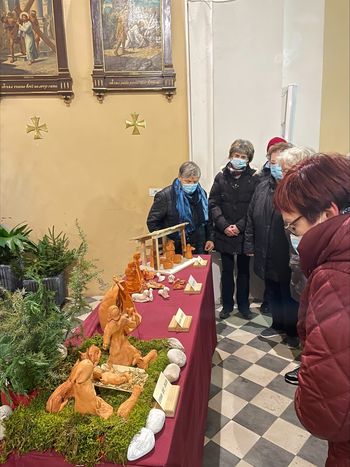 JASLICE V CERKVI V BILJAH