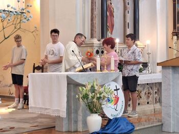 Srebrna maša v Biljah – ko se domača cerkev napolni s pesmijo, spomini in hvaležnostjo