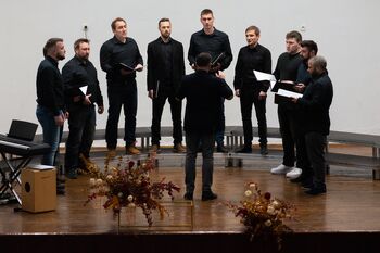 Revija pevskih zborov 2025 – večer posvečen glasbi, tradiciji in skupnosti Revija pevskih zborov 2025 – večer posvečen glasbi, tradiciji in skupnosti