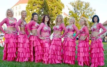 Veseli dobjanski večer - orientalski ples, mladi talent Sara Novak in adventni venčki