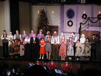 Družinski muzikal Annie Družinski muzikal Annie