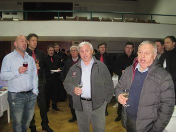 Člani moškega pevskega zbora Janko Kersnik zapeli v Šenčurju