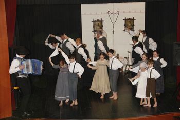 Iz roda v rod - 4. letni koncert Folklorno kulturnega društva Lukovica Iz roda v rod - 4. letni koncert Folklorno kulturnega društva Lukovica