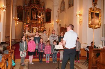 Revija otroških, mladinskih in družinskih pevskih zborov dekanije Domžale 