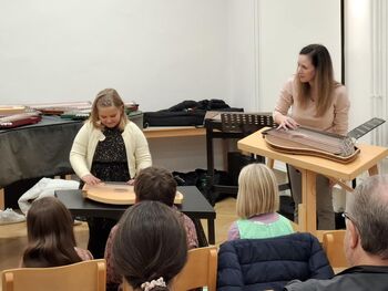 Razredni nastop citrarjev GŠ Domžale Razredni nastop citrarjev GŠ Domžale