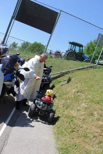 Blagoslov traktorjev in motorjev v Podgori pri Zlatem Polju