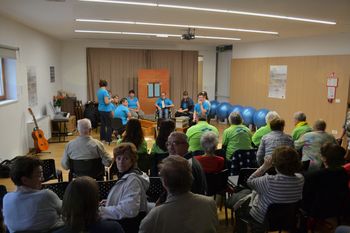 Vsi enaki, vsi različni     