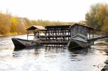 SKUPINA ETHNOTRIP - PESEM "MLIN NA MURI" POSNETA V VERŽEJU SKUPINA ETHNOTRIP - PESEM "MLIN NA MURI" POSNETA V VERŽEJU