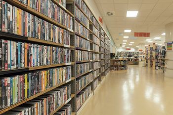 Ponovno med knjižne police!