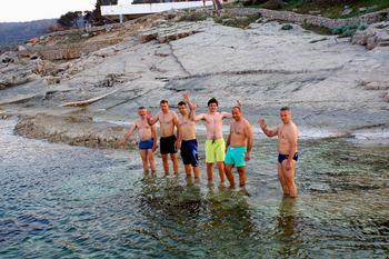 Drugi skok v morje v spomin na teniška tovariša Drugi skok v morje v spomin na teniška tovariša