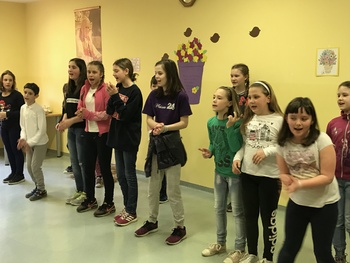 OTROŠKA FOLKLORNA SKUPINA POLEPŠALA DRUŽENJE OTROŠKA FOLKLORNA SKUPINA POLEPŠALA DRUŽENJE