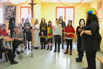 Pustni torek s stanovalci in prostovoljci