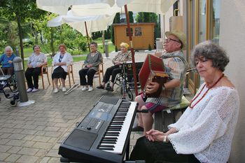 POTUJOČA SLAŠČIČARNA POTUJOČA SLAŠČIČARNA