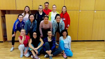 Prvič v Novem mestu: uspešen potek praktičnega seminarja Umetnost in šport