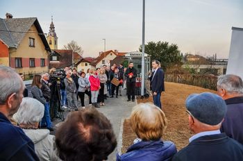Zasaditev lipe ob zaključku del v Šmihelu