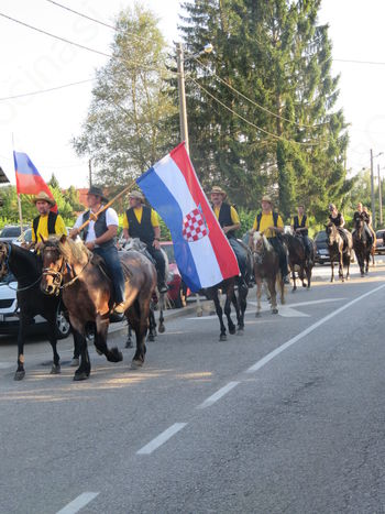 S konji skočili čez mejni kamen na Hrvaško