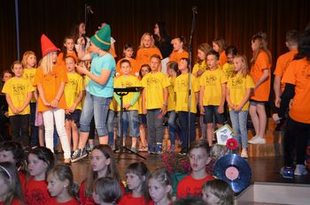 Revija domačih pevskih zborov in zaključni nastop zborov OŠ Vransko-Tabor