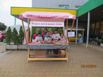 DROBTINICA - TOPEL OBROK ZA OTROKE Malo je … veliko DROBTINICA - TOPEL OBROK ZA OTROKE Malo je … veliko