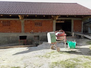 ČLOVEK ČLOVEKU PRIJATELJ ČLOVEK ČLOVEKU PRIJATELJ