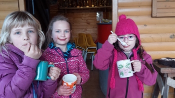 S planinci na pohod po stari šolski poti