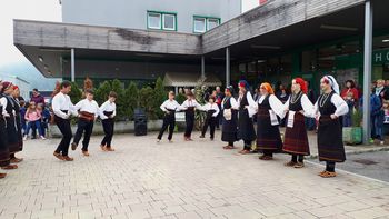 KO SE DRUŽIJO PLES, PESEM IN VESELJE