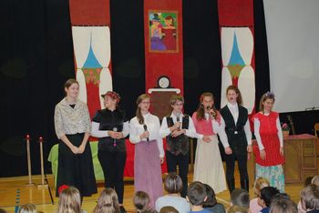 Prireditev z gledališko predstavo Velikaška norost