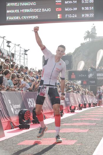 Jernej Ivanovič na tekmi Ironman Barcelona 2025 z izjemnim rezultatom